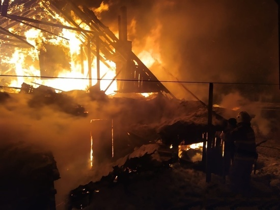 В Ивановской области сгорел большой строящийся дом