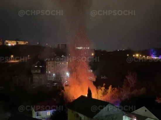 Утром в Хостинском районе Сочи сгорела постройка