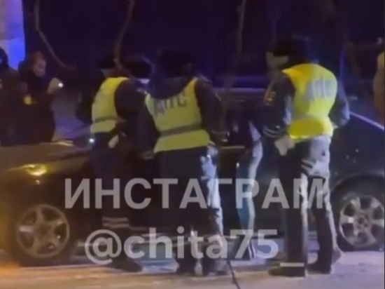 Проехавший на Chaser по площади Ленина в Чите получил 7 штрафов за день