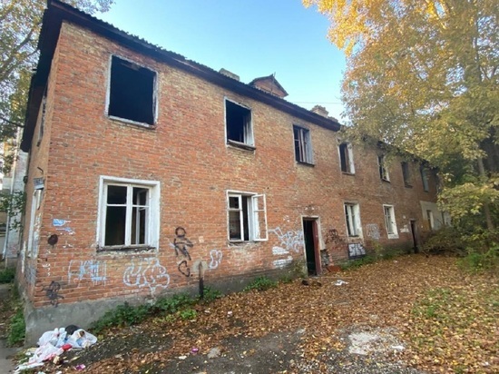 В Калуге по требованию прокуратуры снесли опасный дом