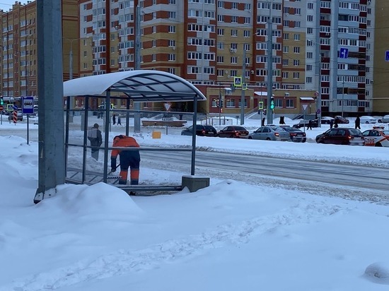На улицах Йошкар-Олы убирают снег 70 единиц техники