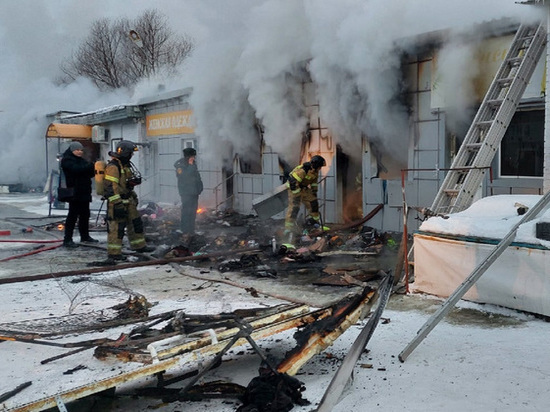 На рынке в Коркино сгорело несколько торговых отделов