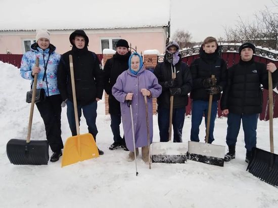 Волонтеры помогли жителям Серпухова в борьбе со снегом