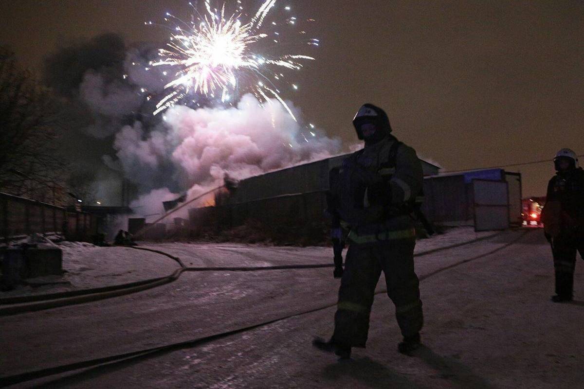 История – огонь: в преддверии Нового года участились случаи пожаров при использовании петард и гирлянд