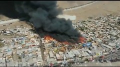 В Чили огонь уничтожил почти 100 жилых домов: кадры пожара