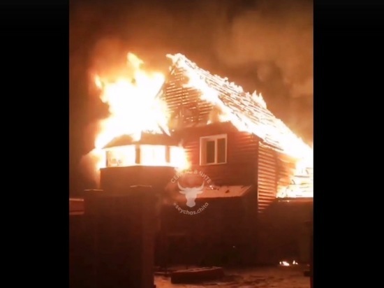 Двухэтажный дом загорелся в СНТ «Усадьба» села Засопки