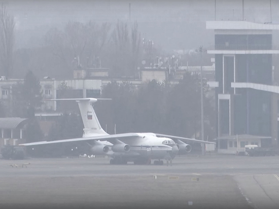 Второй самолет ВКС вывез из Алма-Аты 145 россиян