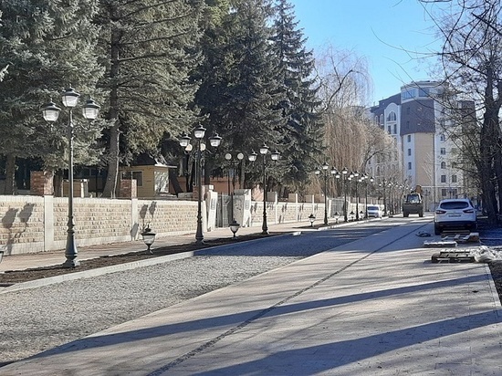 В Кисловодске на проспекте Ленина укладывают плитку