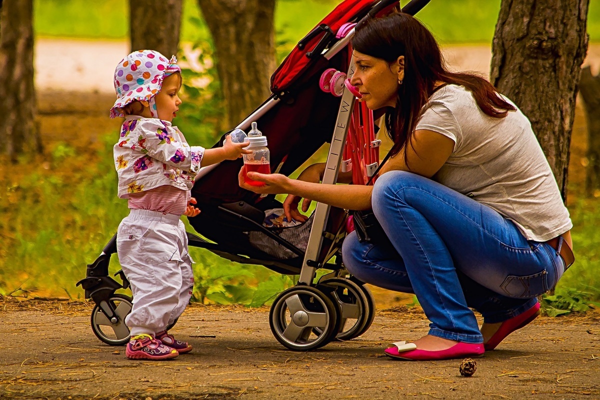 Героическая няня», которая спасла годовалого мальчика, выпихнув коляску  из-под колес грузовика, не перенесла полученных травм - МК В Новом Свете