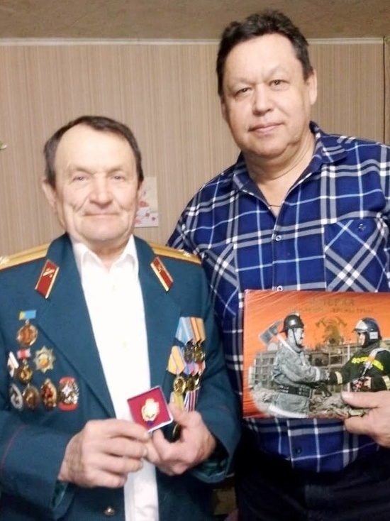 Ветерану пожарной охраны Тувы Александру Гаврилову  вручили награду