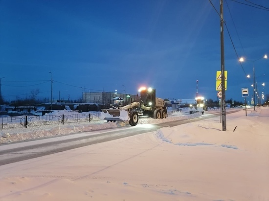 Движение по улице Дзержинского в Лабытнанги перекрыли из-за уборки снега