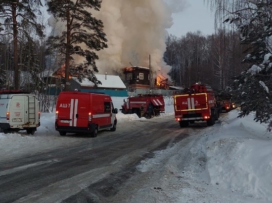 Под Ижевском утром 12 января загорелись 3 частных дома