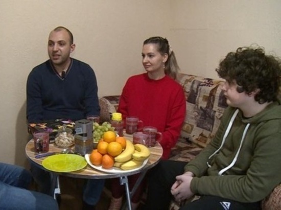 Три молодые семьи получили служебные квартиры в Пскове и Великих Луках