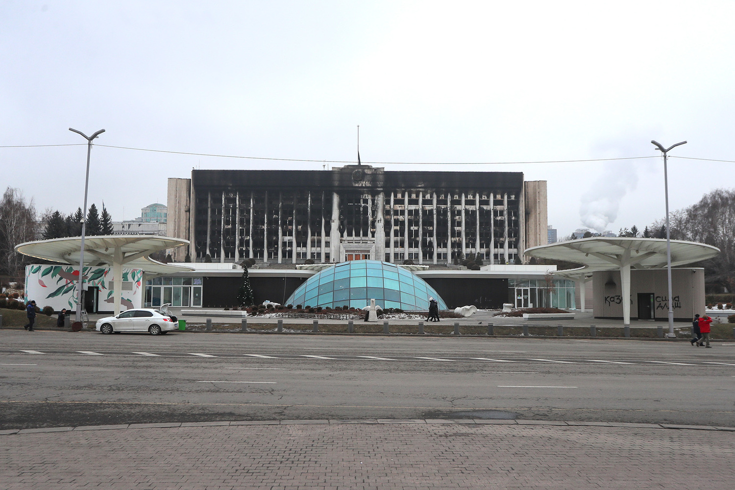Появились кадры чистки Алма-Аты перед прилетом президента Казахстана Токаева