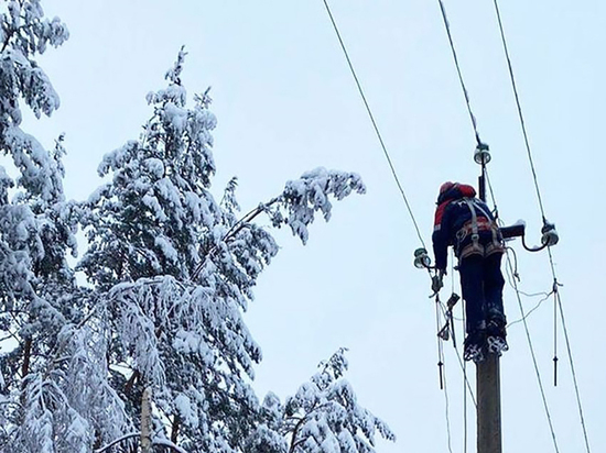 Новгородцы страдают из-за неспособности властей справиться со снежной стихией