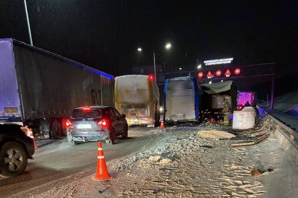 Трасса м4 возле воронежа. Авария с автобусом под Воронежем на трассе м4 Дон.