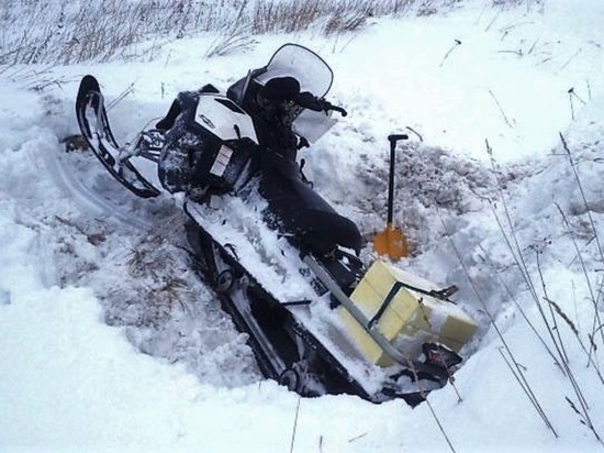Водитель снегохода получил тяжелые травмы в Билибинском районе