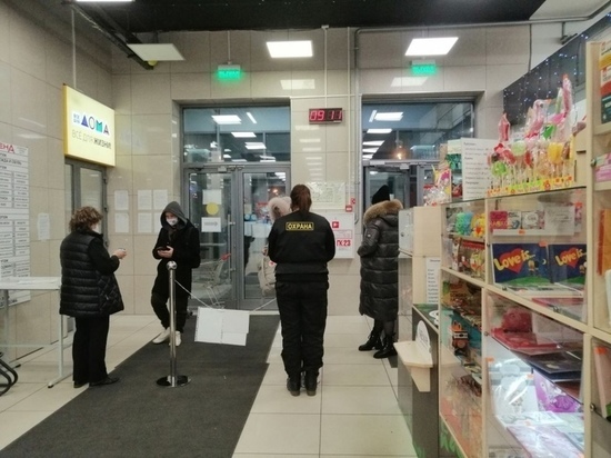 Забайкальцам без QR-кода разрешили посещать аптеки и продуктовые магазины в ТЦ