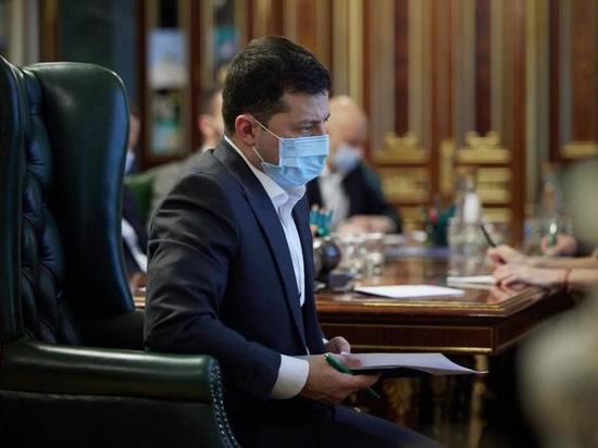 Зеленский поручил расширить ограничения для олигархов за границей