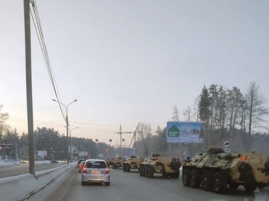 Колонну военной техники заметили на Бердском шоссе в Новосибирске