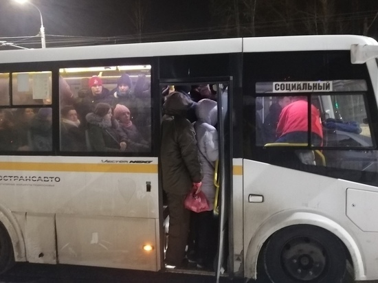 Верните в город маршрутки: ярославцев высадили из автобуса прямо посредине Юбилейного моста