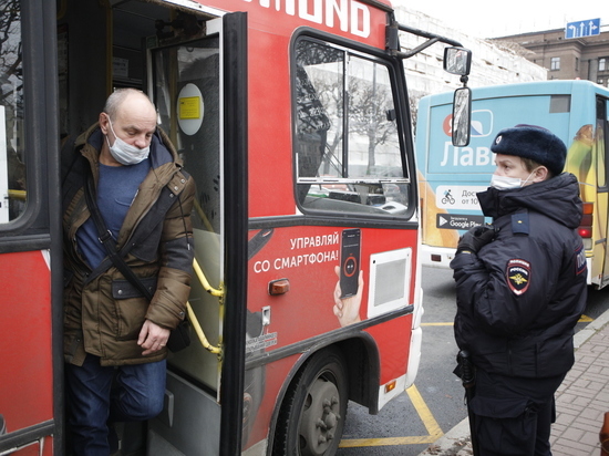 Более трех тысяч актов составили на безмасочников в общественном транспорте Петербурга