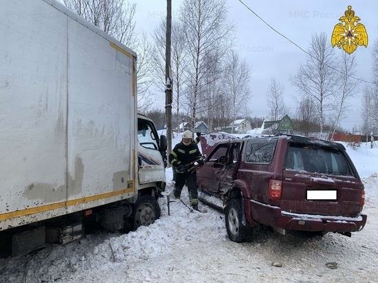 В Калуге два человека травмированы в ДТП с грузовиком