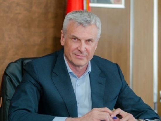 Губернатор Колымы поздравил сотню журналистов региона