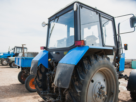 В Астраханской области на дне реки обнаружили трактор