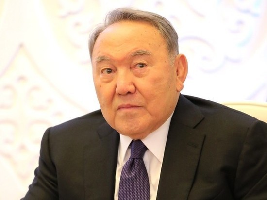 Политолог Андрей Грозин считает, что первый президент Казахстана отсиживается в Шамалагане