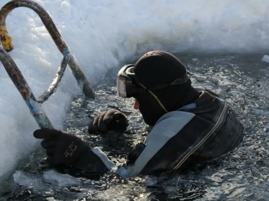 Костромские водолазы обследуют места для крещенских купелей