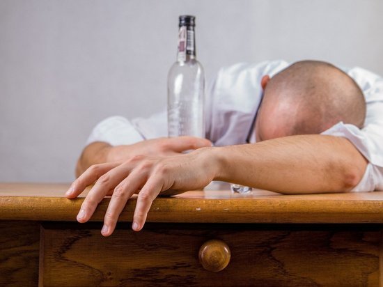 Более половины отравлений суррогатным спиртным в Бурятии закончились смертью