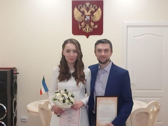 В Хакасии первый брак 2022 года зарегистрирован в Саяногорске