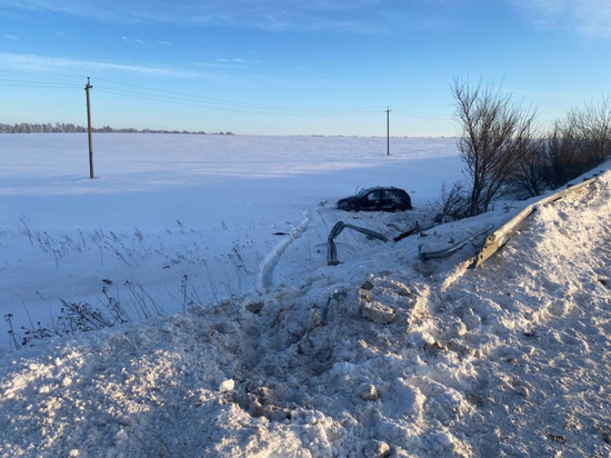 Под Скопином при опрокидывании автомобиля Kia пострадали двое