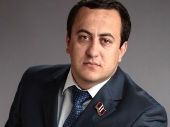 Губернатор Омской области подписал заявление об отставке министра Каракоза