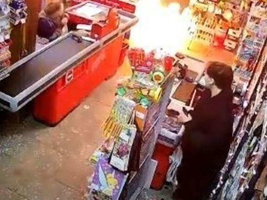 В Пласте мужчина попытался сжечь магазин вместе с продавцами