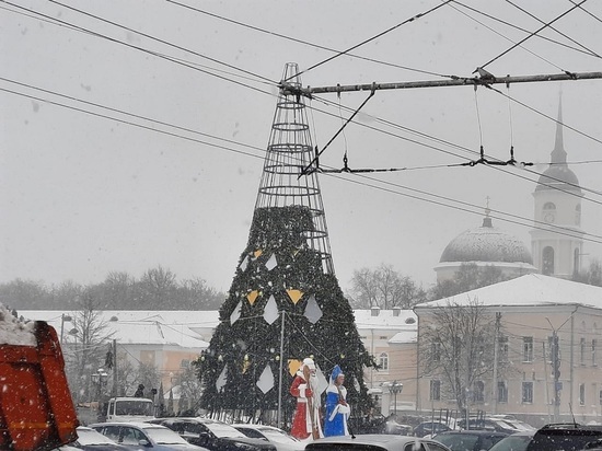 В Калуге объяснили ранний демонтаж новогодних украшений на улицах города
