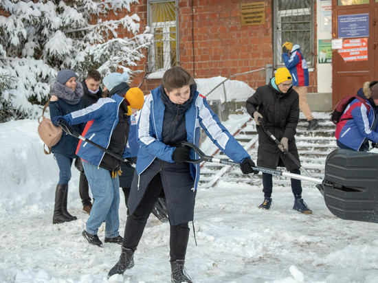 Молодежный «Снежный десант» помогает чистить Нижний Новгород от снега
