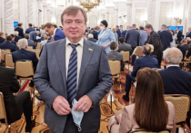 Депутат Госдумы от Свердловской области Максим Иванов заявил, что в ближайшие пару месяцев правительство якобы планирует сделать прививки от COVID-19 платными для россиян