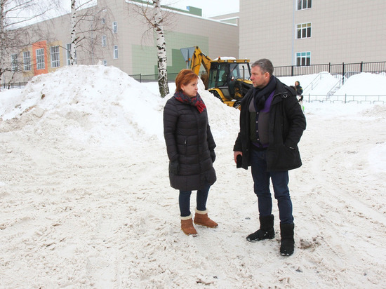 Мэр Сорокина проверила уборку снега в Октябрьском районе Рязани