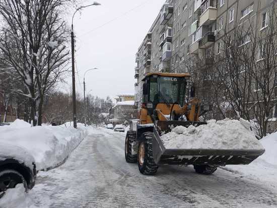 Почти пять тысяч самосвалов снега вывезли с улиц Нижнего после снегопада