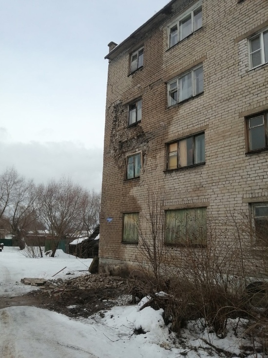В Тверской области обрушилась стена одного из общежитий