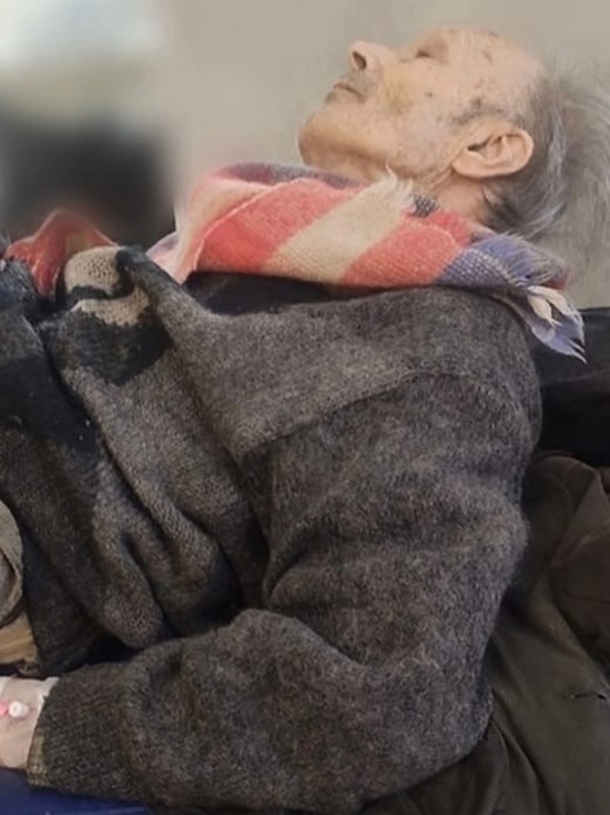 В Твери неизвестного дедушку нашли на улице и доставили в больницу