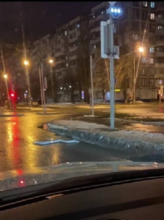 Сильный ветер сдул светофор в Белгороде