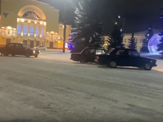 На центральной площади Ярославля прошли заезды дрифтеров