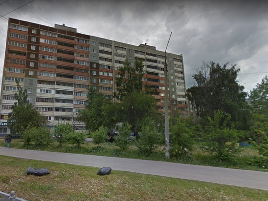 Женщина погибла, выпрыгнув из горящей квартиры в Екатеринбурге