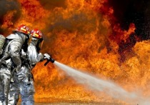 CBS сообщает, что в штате Нью-Джерси в городе Пассаик произошел пожар на складе химикатов