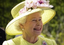 Королева Великобритании Елизавета II лично объявила принцу Эндрю, подозреваемому в изнасиловании, что он больше не будет называться "Его Королевское Высочество"