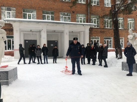 Тульские сотрудники ГИМС напомнили школьникам правила поведения на льду