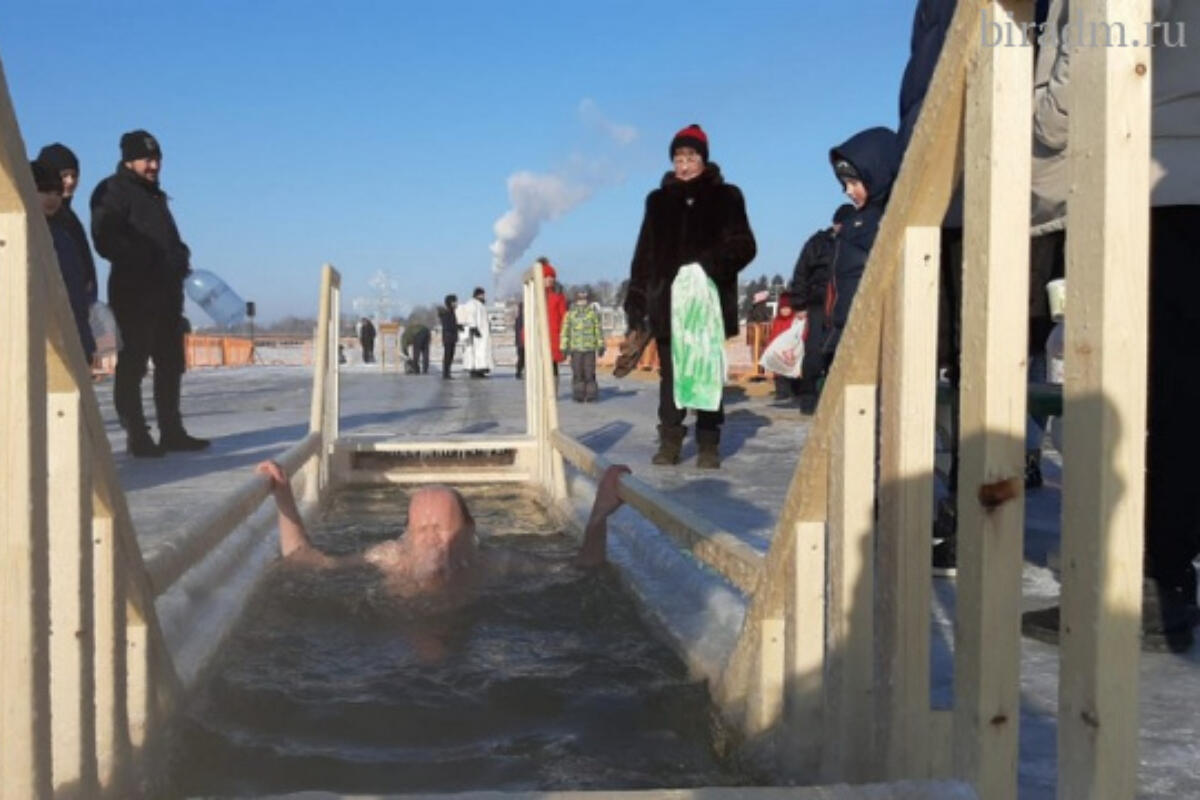 Крещение в 2024 время. Крещение православный праздник. С крещением фото. Праздник крещения на иордане. Крещение господне прорубь.